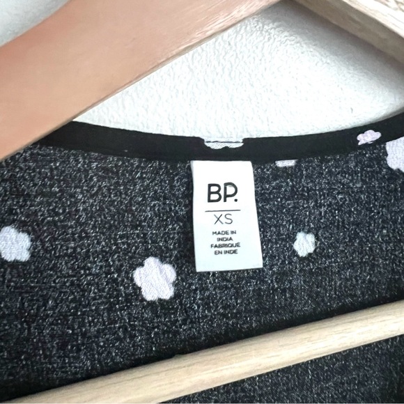 bp • Black & White Mckenna Floral Wrap Dress - Picture 7 of 8